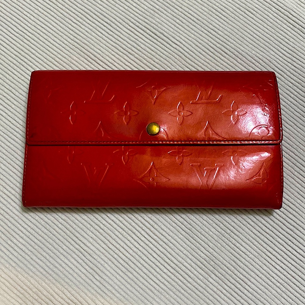 Authentic LOUIS VUITTON Monogram Red Vernis Sarah Wallet